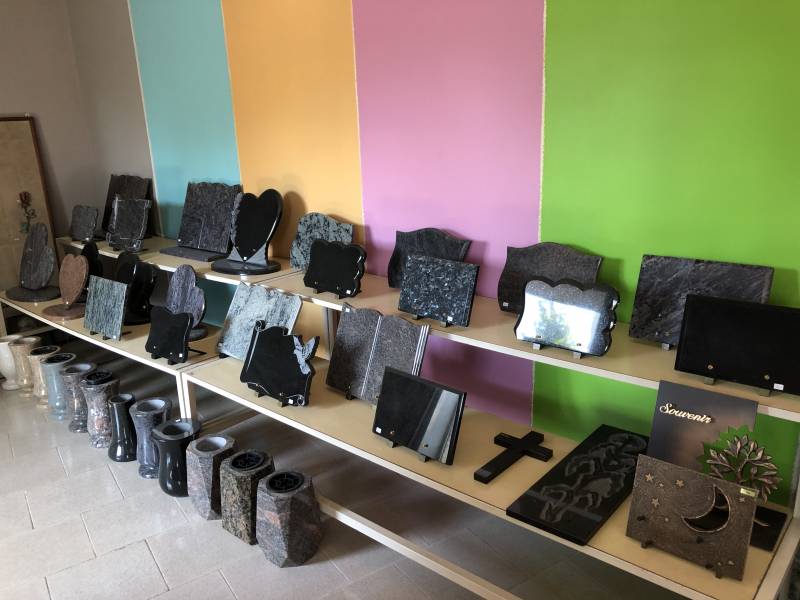 Plaques funéraires EN VENTE SUR MONTPLLIER 